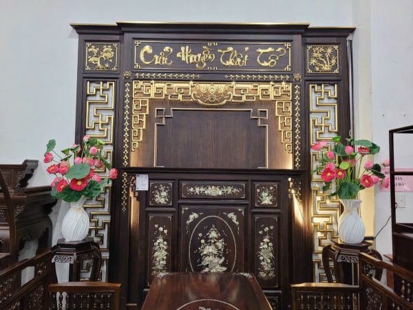 Thiết Kế Và Thi Công Vách Phòng Thờ Gia Tiên Gỗ Chiu Liu Mạ Vàng