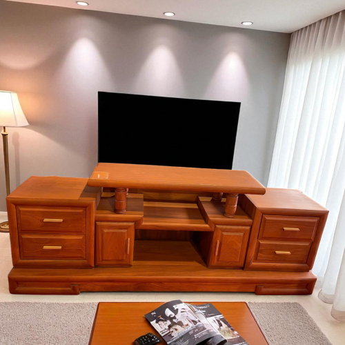 Táp Tivi Nhô Giữa Nhật 